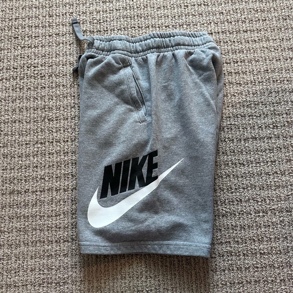 Nike Big Boys Sportswear Club Fleece French Terry Logo Shorts In Grey 10-12T - Picture 3 of 4